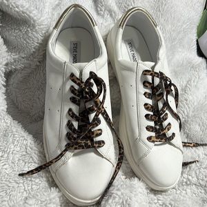 Steve Madden Motive sneakers size 10